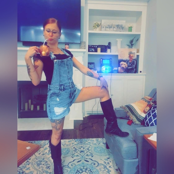 Meet your Posher, Kat 🙃 - Picture 8 of 12